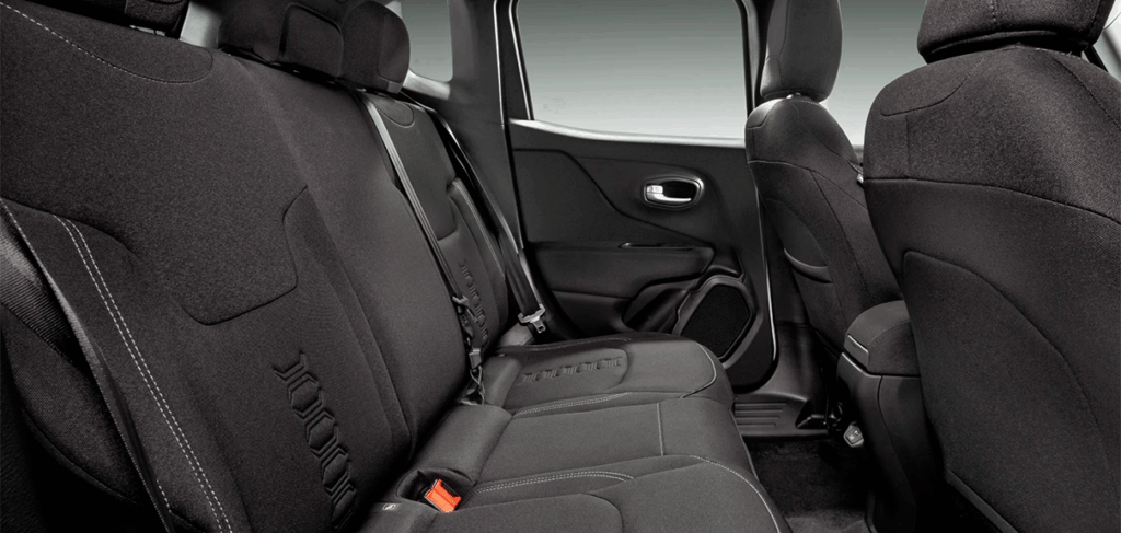 Detalhes do design do Jeep Renegade 1.3 Turbo, unindo força e sofisticação.