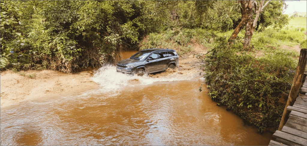 Jeep Commander Overland com tração 4x4, ideal para todos os terrenos com conforto e segurança.